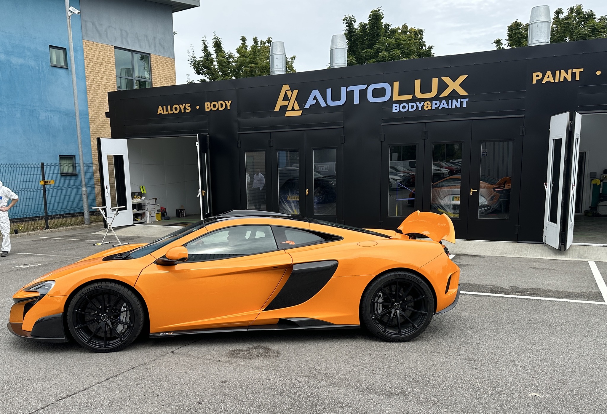 Automotive spraybooth finishing